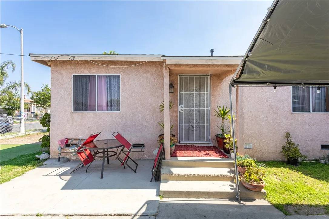 Los Angeles, CA 90059,10752 Weigand Avenue
