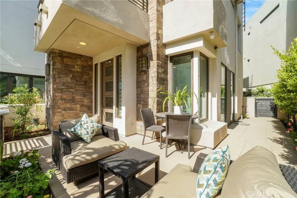 Playa Vista, CA 90094,5823 Seahorse Court