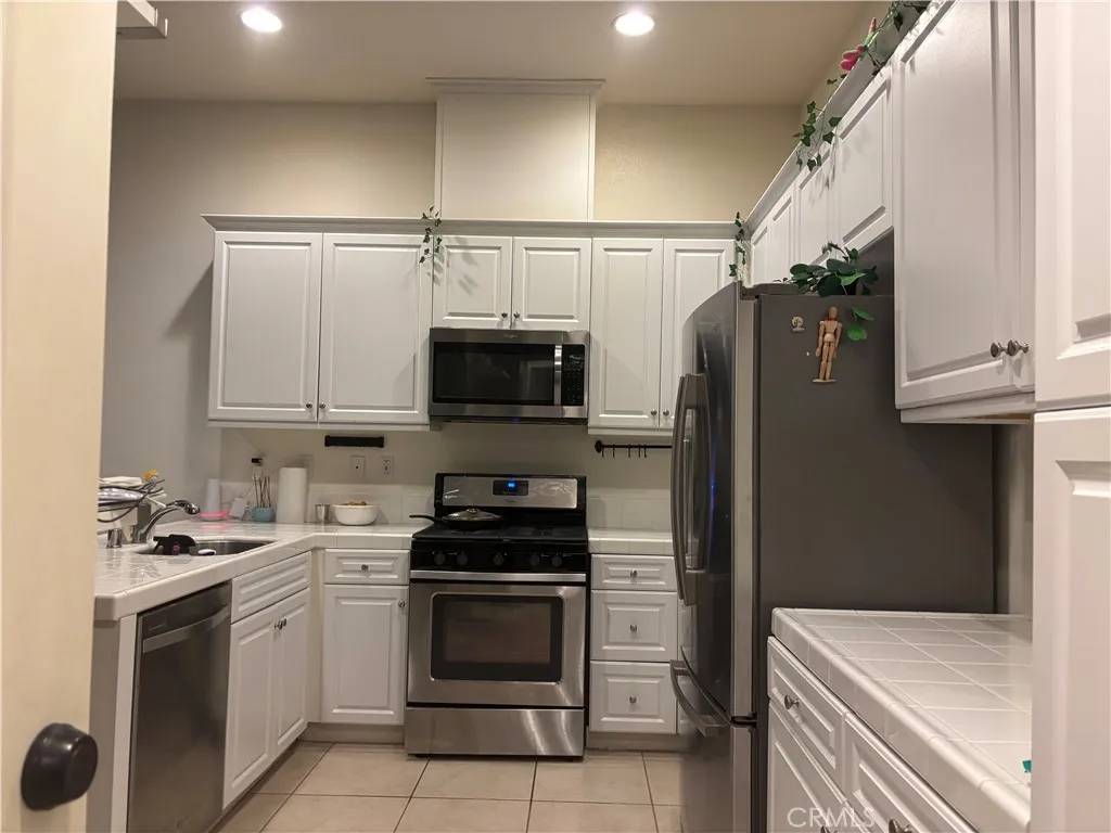 Montclair, CA 91763,4968 Arrow Hwy #E