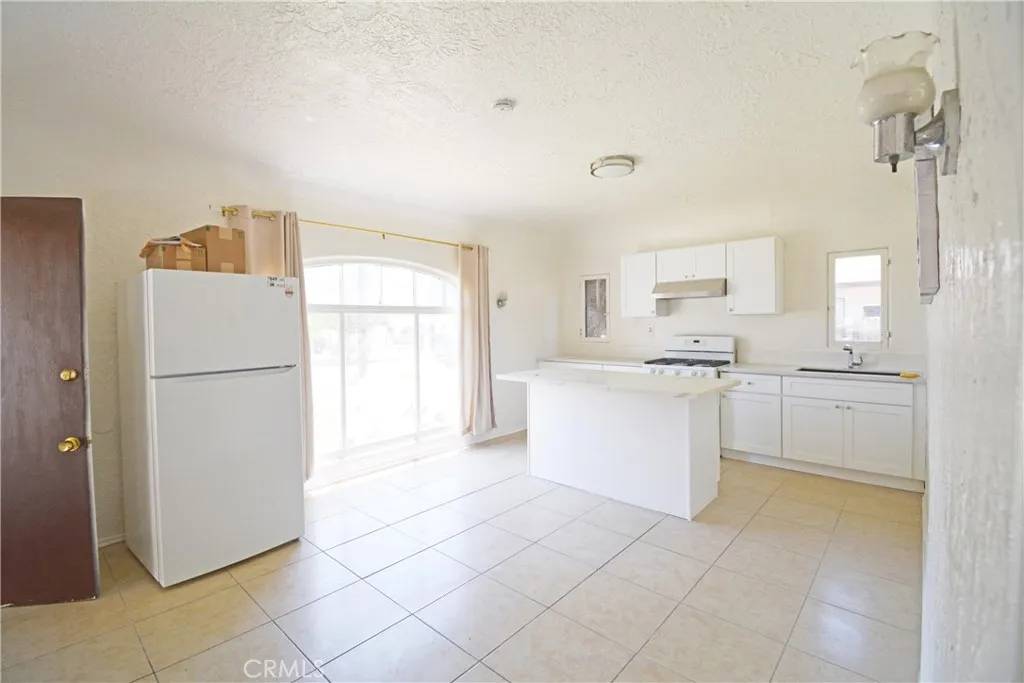 Ontario, CA 91764,1067 E D St
