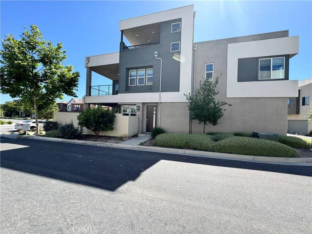 Irvine, CA 92618,325 Sawbuck