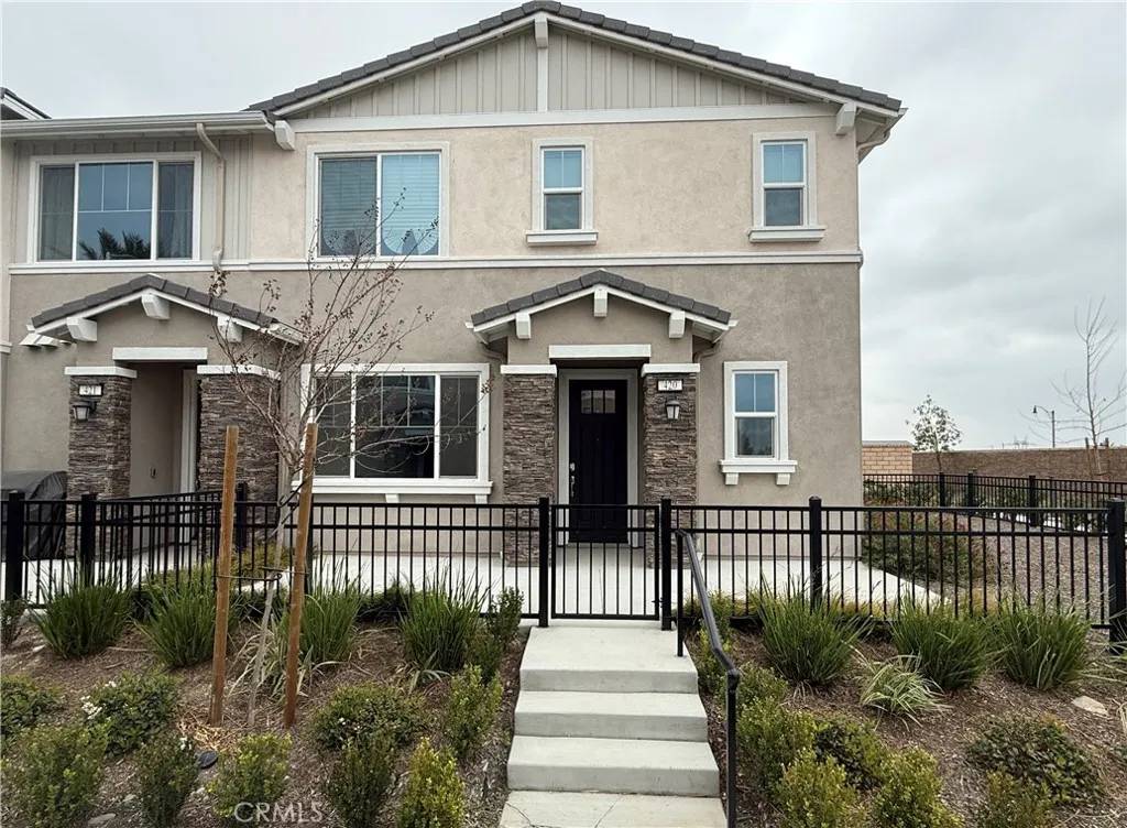 Fontana, CA 92336,16502 Casa Grande Avenue #420