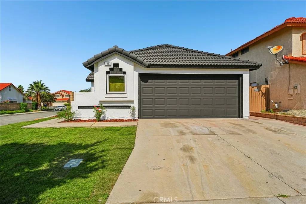 Fontana, CA 92336,7652 Plumaria