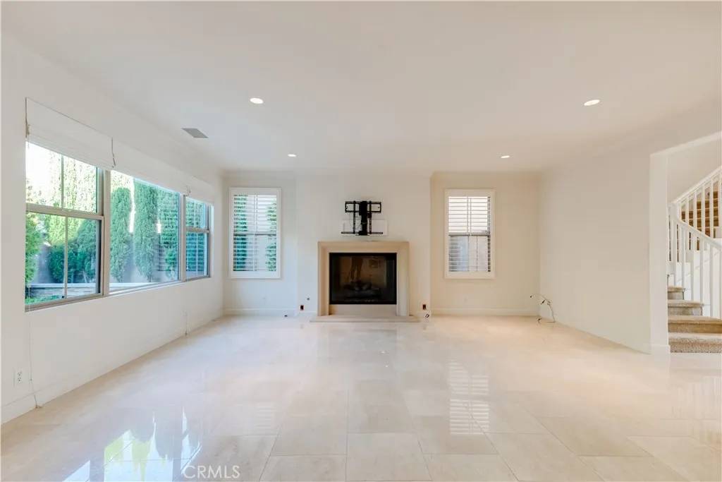 Irvine, CA 92620,65 Navigator