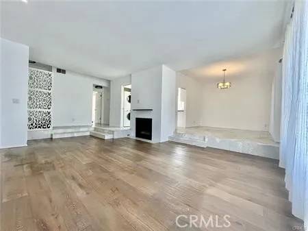 Beverly Hills, CA 90211,221 S Gale Drive #206