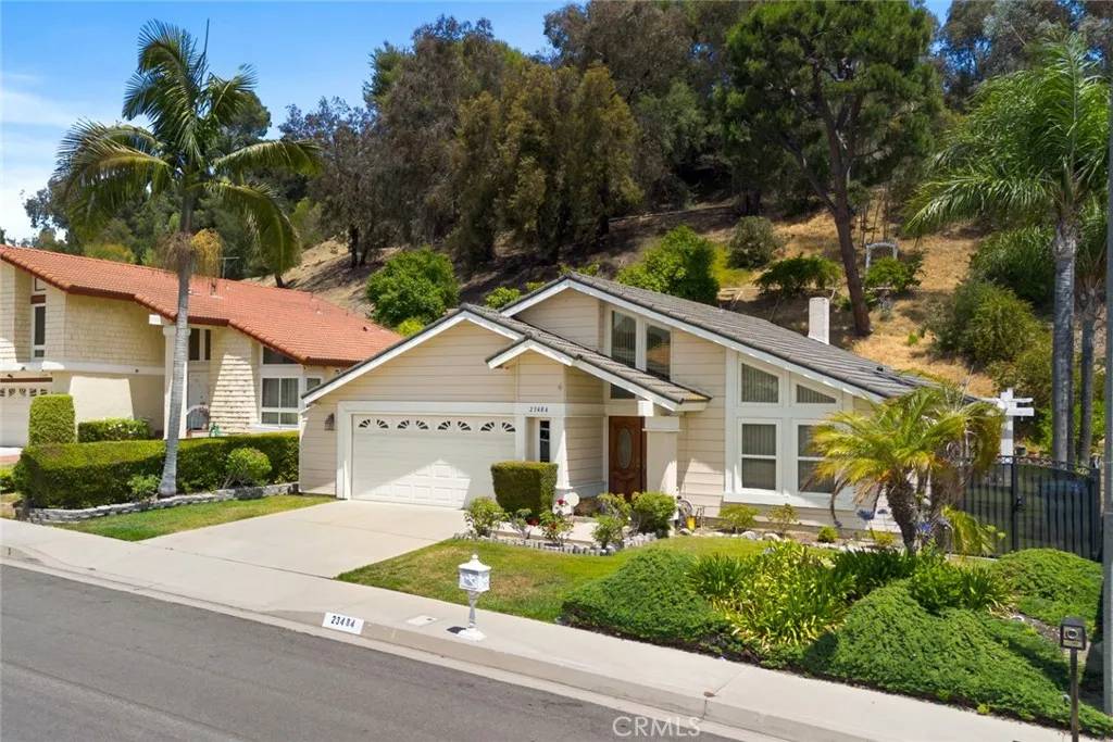 Diamond Bar, CA 91765,23484 Coyote Springs Drive
