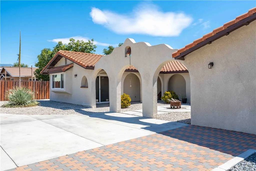 Fontana, CA 92335,13635 Arrow Blvd Boulevard