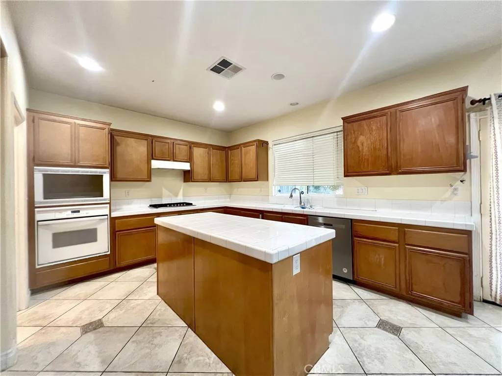 Eastvale, CA 92880,13557 Rainier Avenue