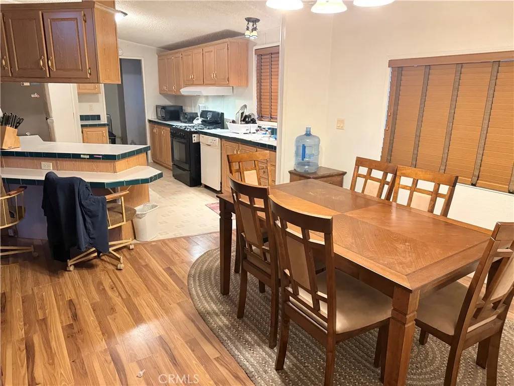 CA 93244,33511 Sierra #1/2