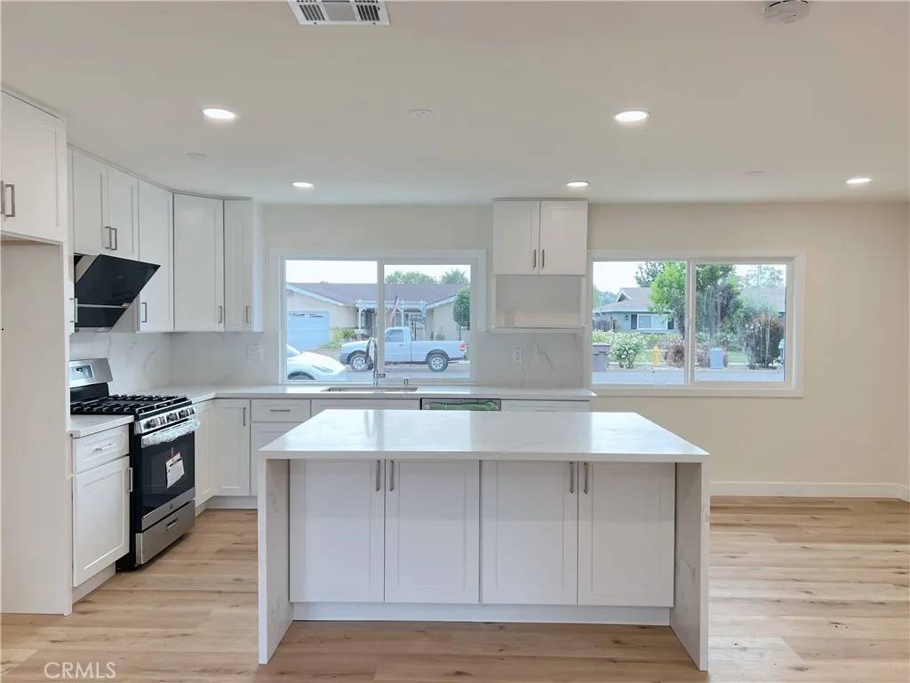 Yorba Linda, CA 92886,5261 Raintree Street
