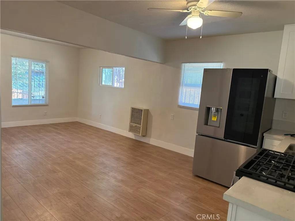 Los Angeles, CA 90001,1672 E 76th