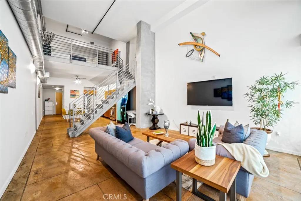 San Diego, CA 92101,350 11th Ave. #133