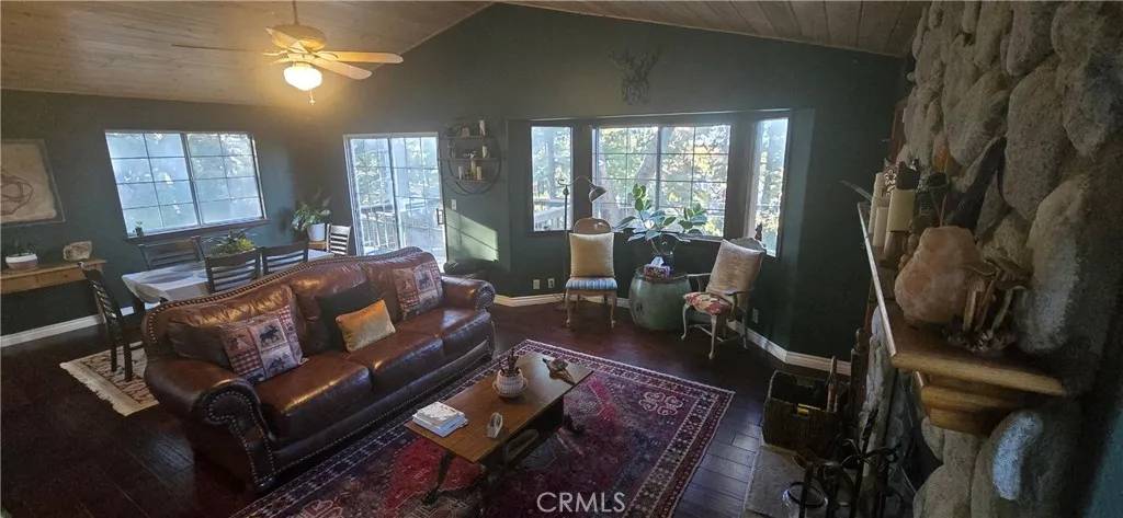 Crest Park, CA 92326,27607 Oak Knoll