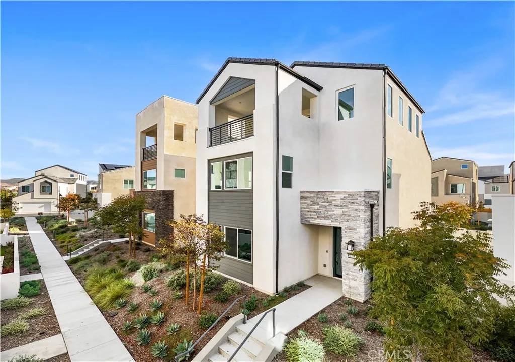 Irvine, CA 92618,165 Sawbuck