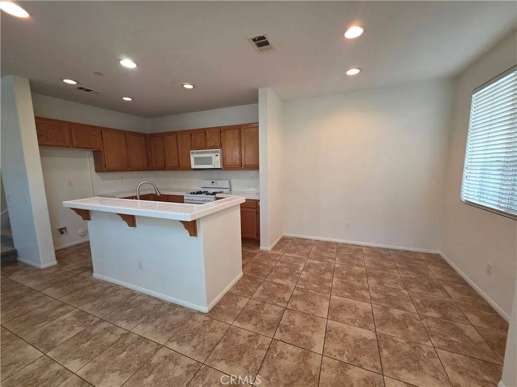 Ontario, CA 91764,2035 E Harvard Privado