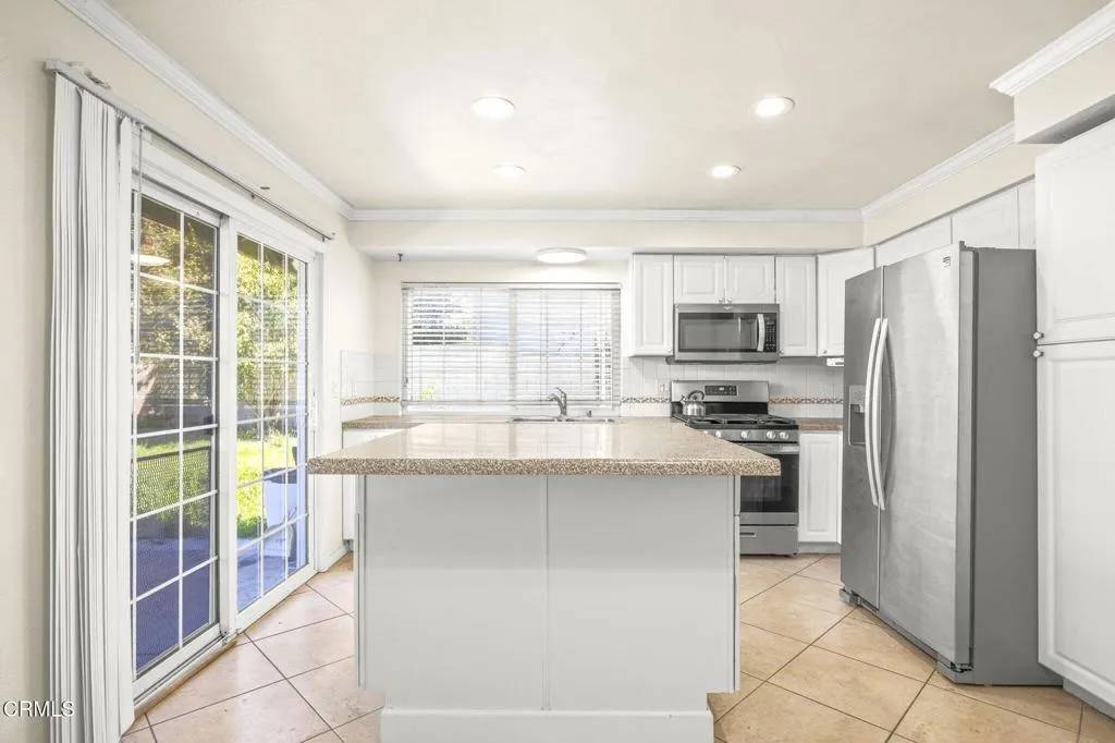 Oxnard, CA 93033,111 Carlisle Court