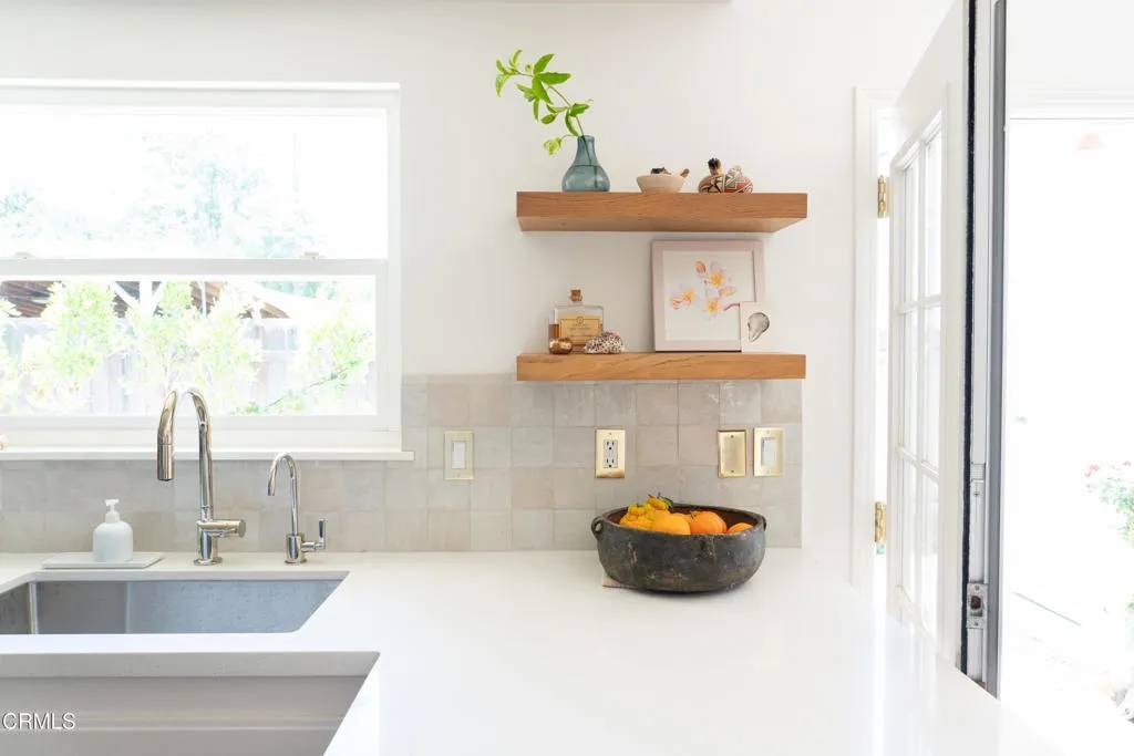 Ojai, CA 93023,202 N. Fulton Street