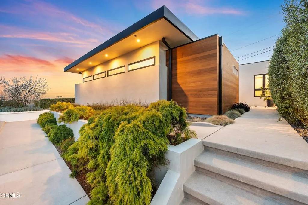 Ventura, CA 93003,887 Via Ondulando