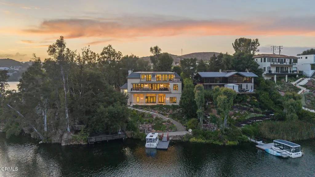 CA 91361,2112 Trentham Road