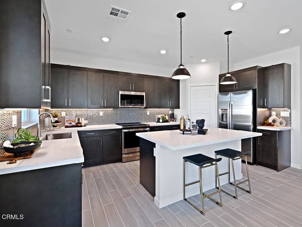 Piru, CA 93040,106 Gray Pine Way