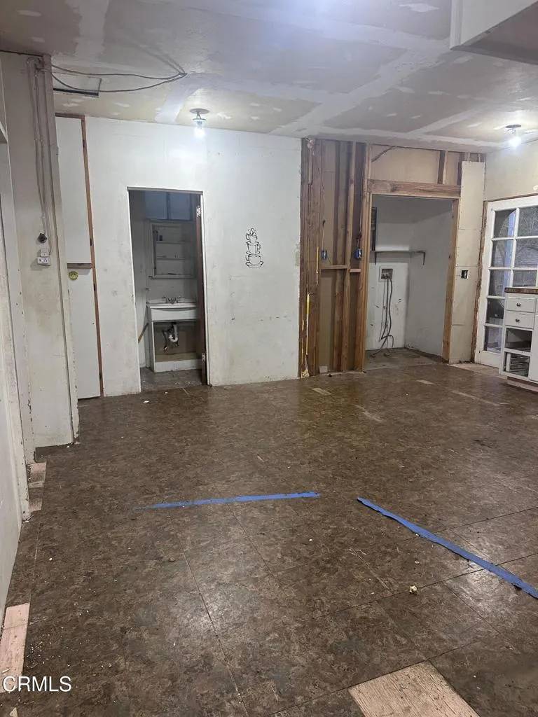 Santa Paula, CA 93060,422 N Oak Street