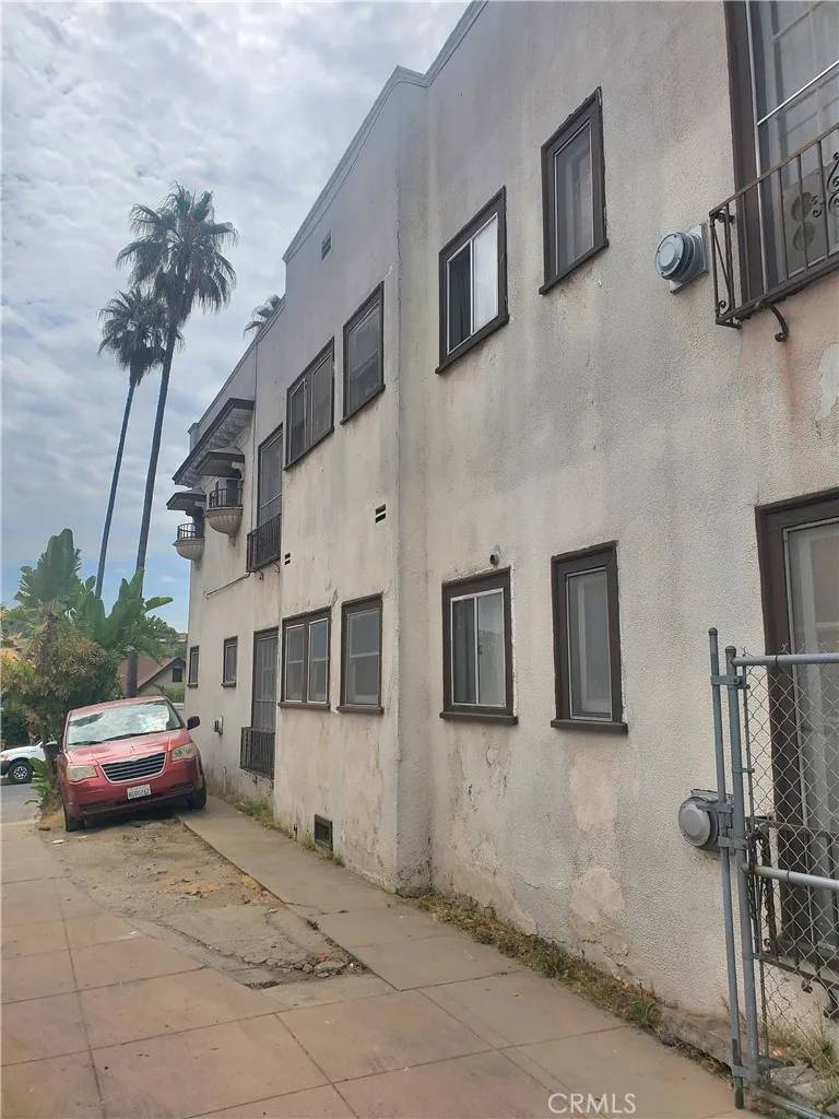 Los Angeles, CA 90026,1427 Laveta