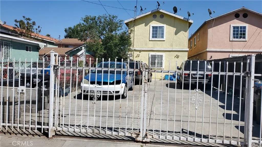 Los Angeles, CA 90002,9715 - 9717 Wilmington Avenue