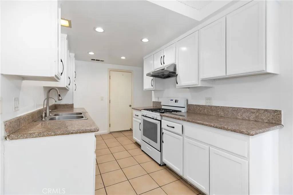El Monte, CA 91732,4003 Penn Mar Avenue #6