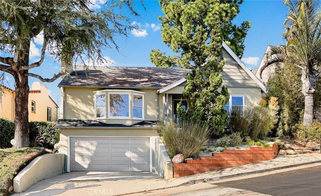 Los Angeles, CA 90027,4273 Holly Knoll Drive