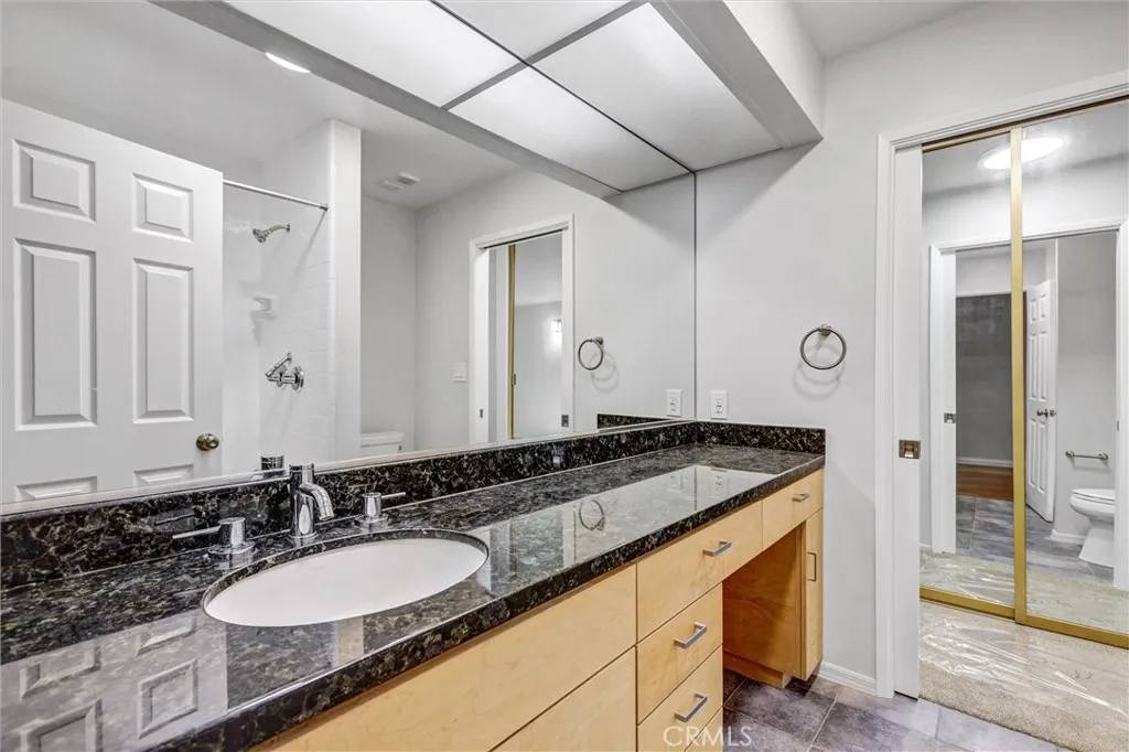 Tarzana, CA 91356,18324 Clark Street #315