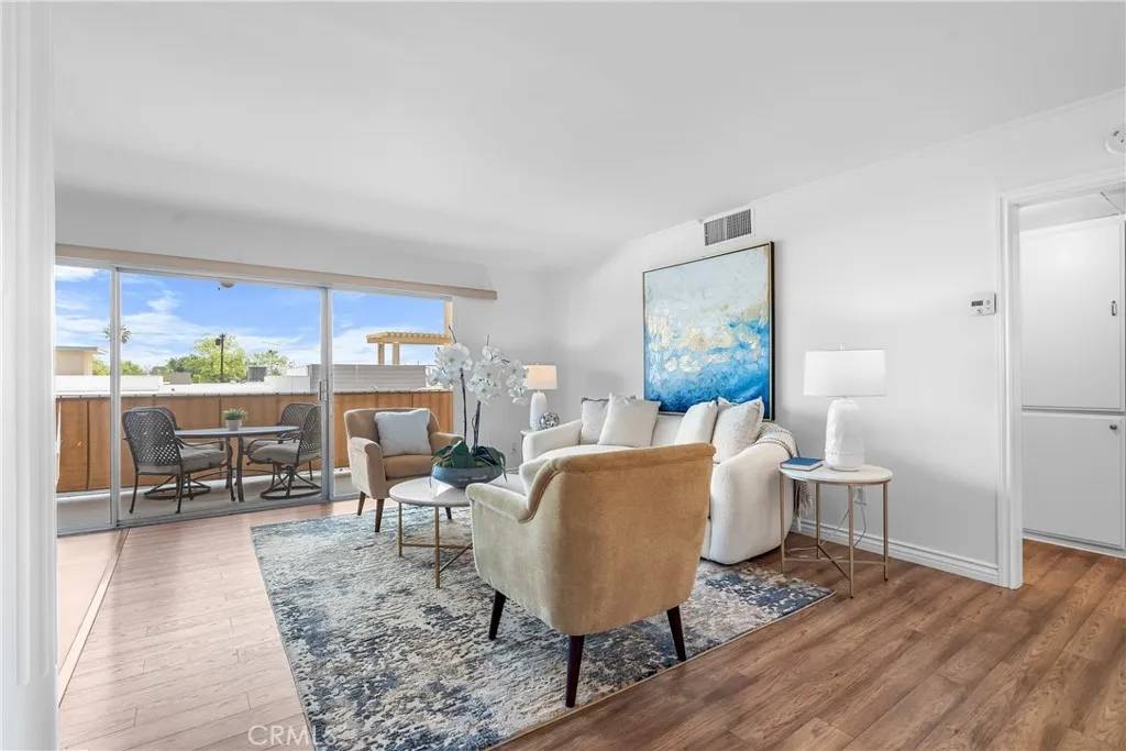 Pasadena, CA 91107,2468 Mohawk Street #202