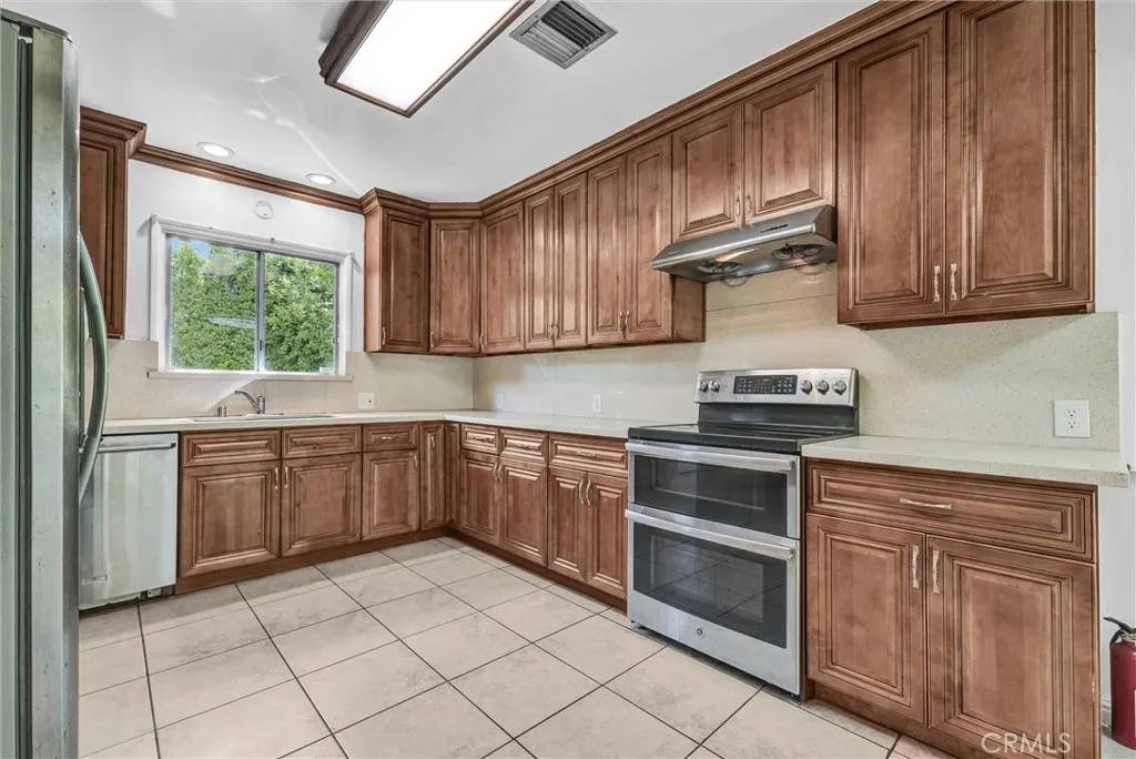 Pasadena, CA 91107,2976 Lombardy Road