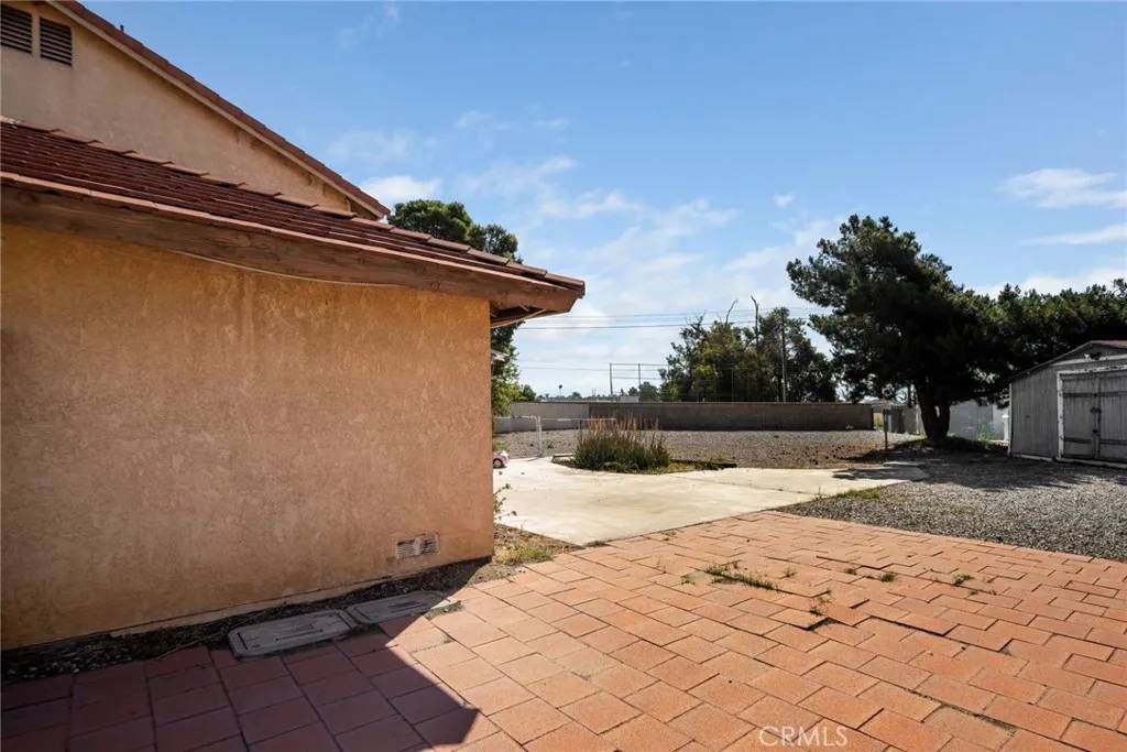 Fontana, CA 92335,14881 Hawthorne Avenue