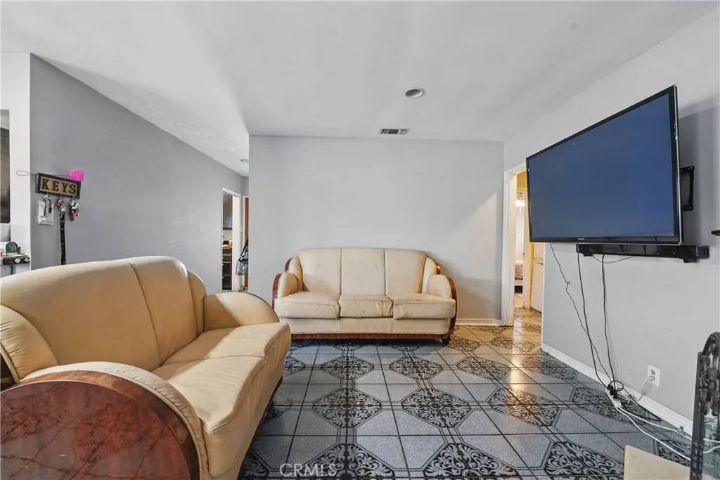Sylmar, CA 91342,14276 Aztec Street