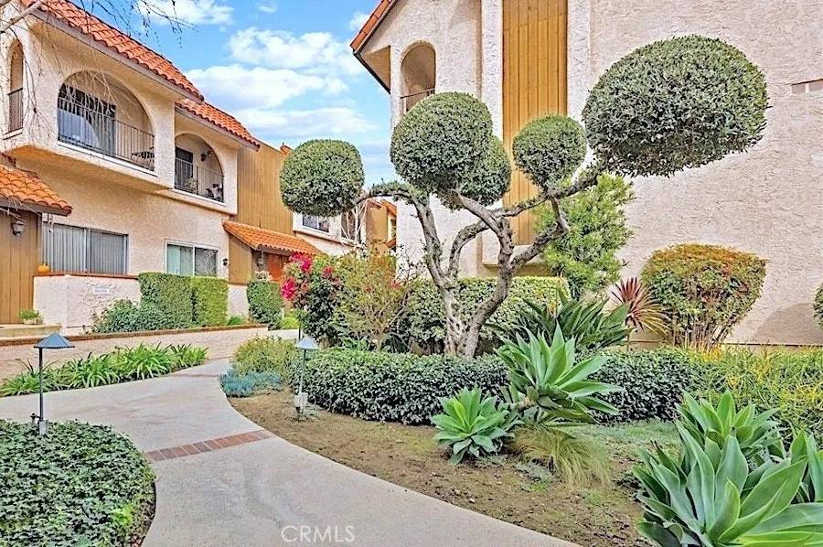 Burbank, CA 91504,1711 Grismer Avenue #40