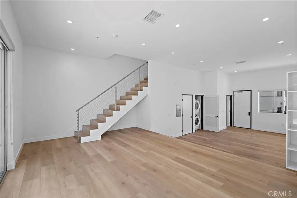 Los Angeles, CA 90012,957 Figueroa #318