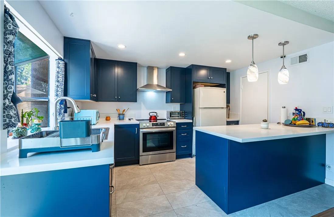 Northridge, CA 91324,9739 Reseda Boulevard #36