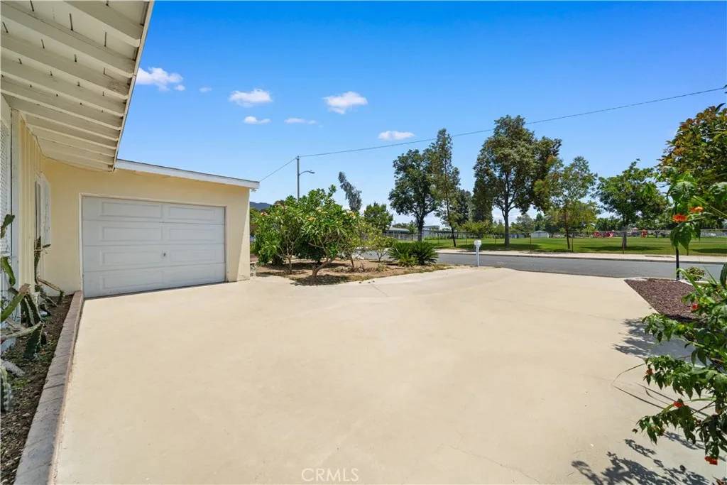 Duarte, CA 91010,2047 Delford Avenue