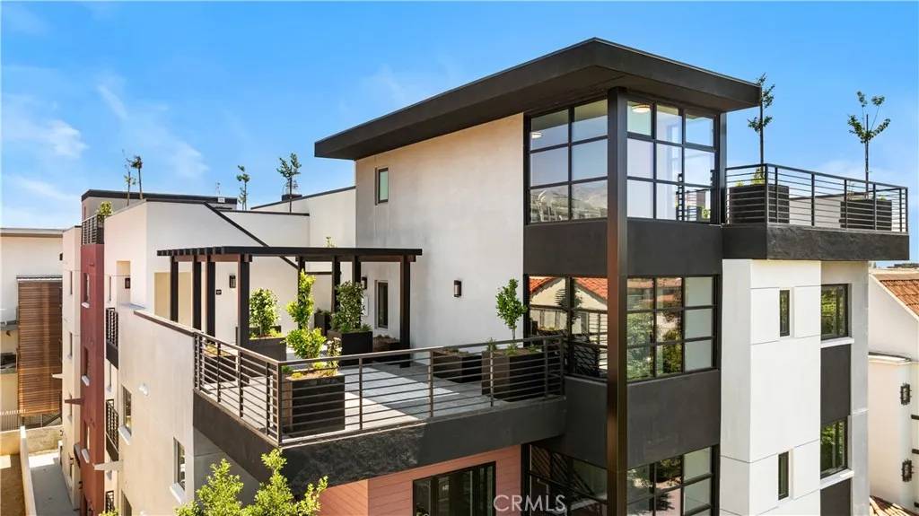 Pasadena, CA 91101,150 S Oak Knoll Avenue #202