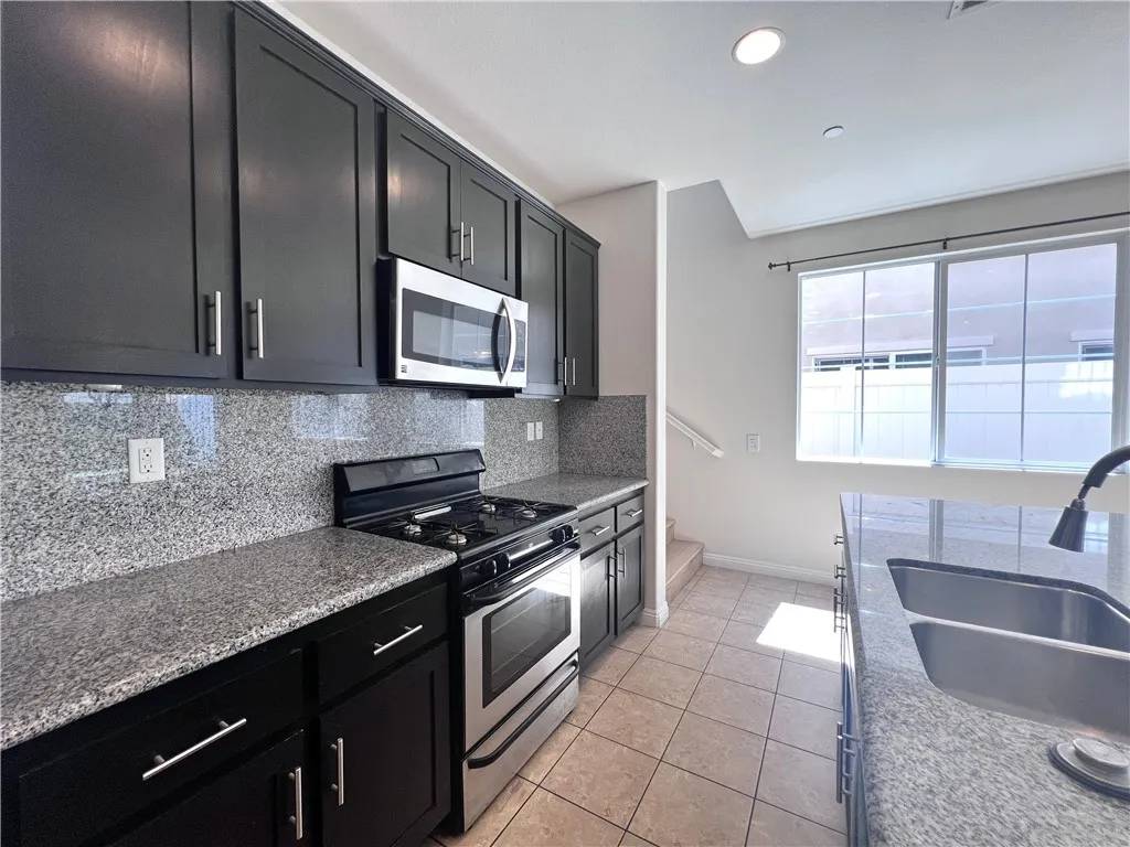 Ontario, CA 91762,2866 S Via Belamaria