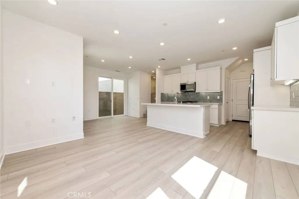 Irvine, CA 92618,474 Lobata
