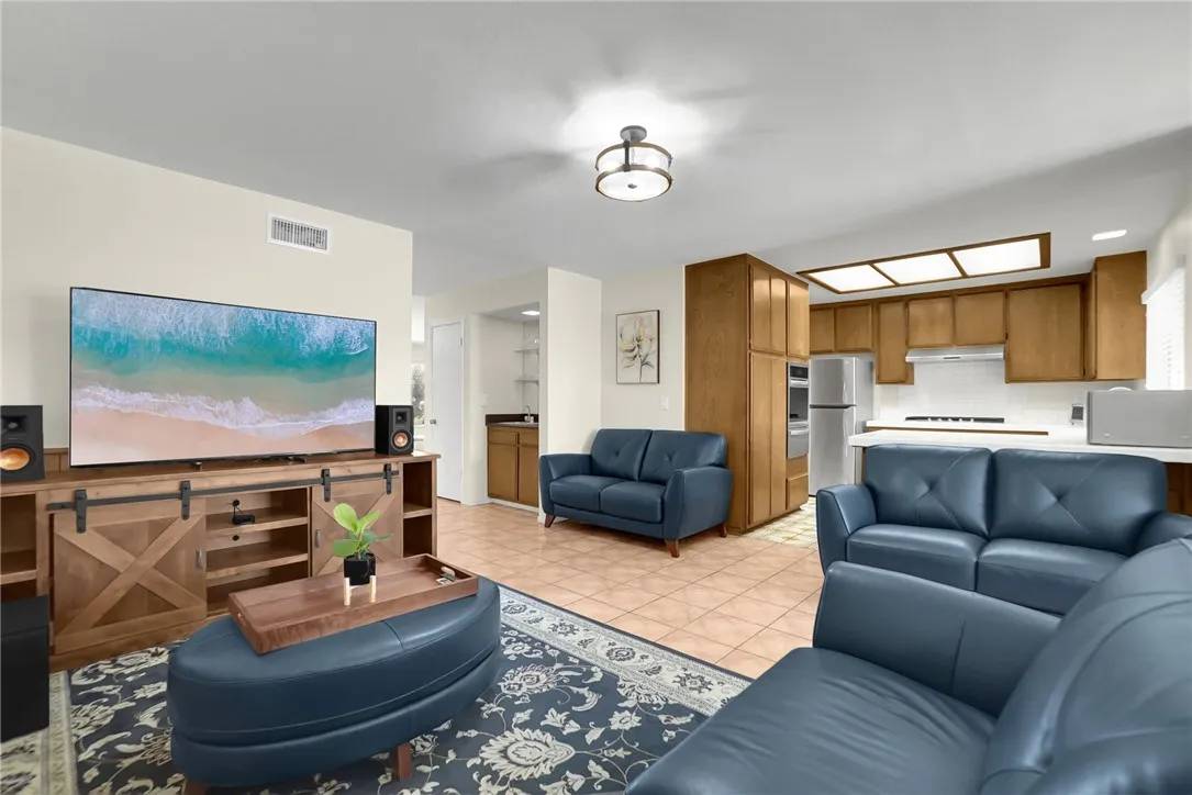 Montebello, CA 90640,912 Jacmar Drive