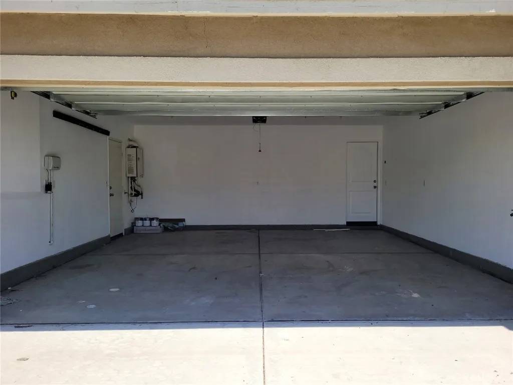 Fontana, CA 92336,7483 Avocado Cove Drive