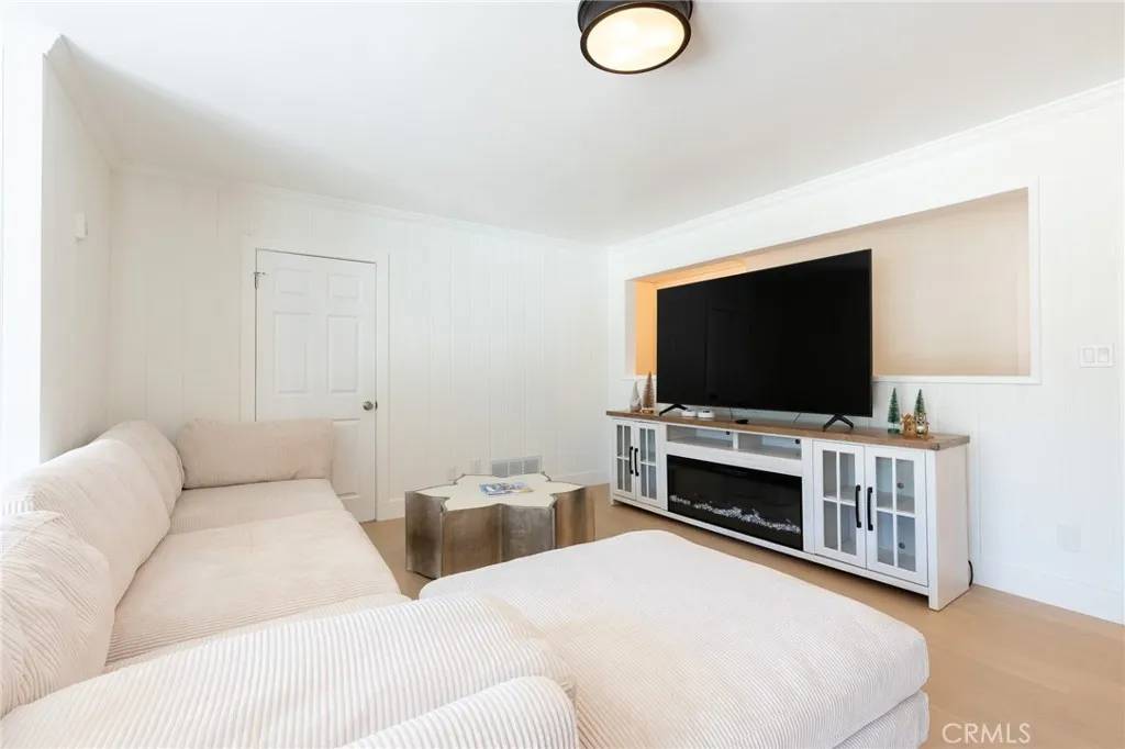 Glendora, CA 91741,705 E Foothill Blvd