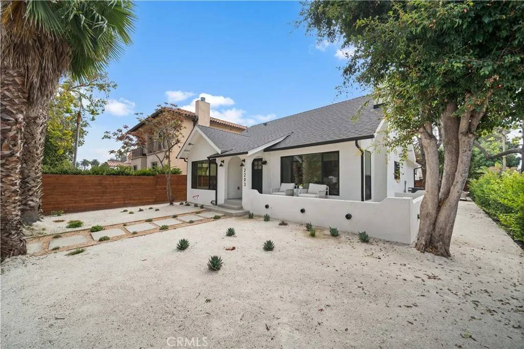 Los Angeles, CA 90064,2203 Pelham Avenue