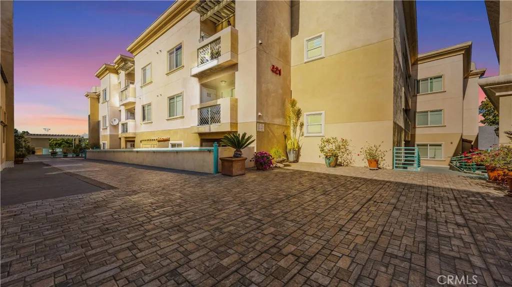 Monterey Park, CA 91754,421 S Garfield #10