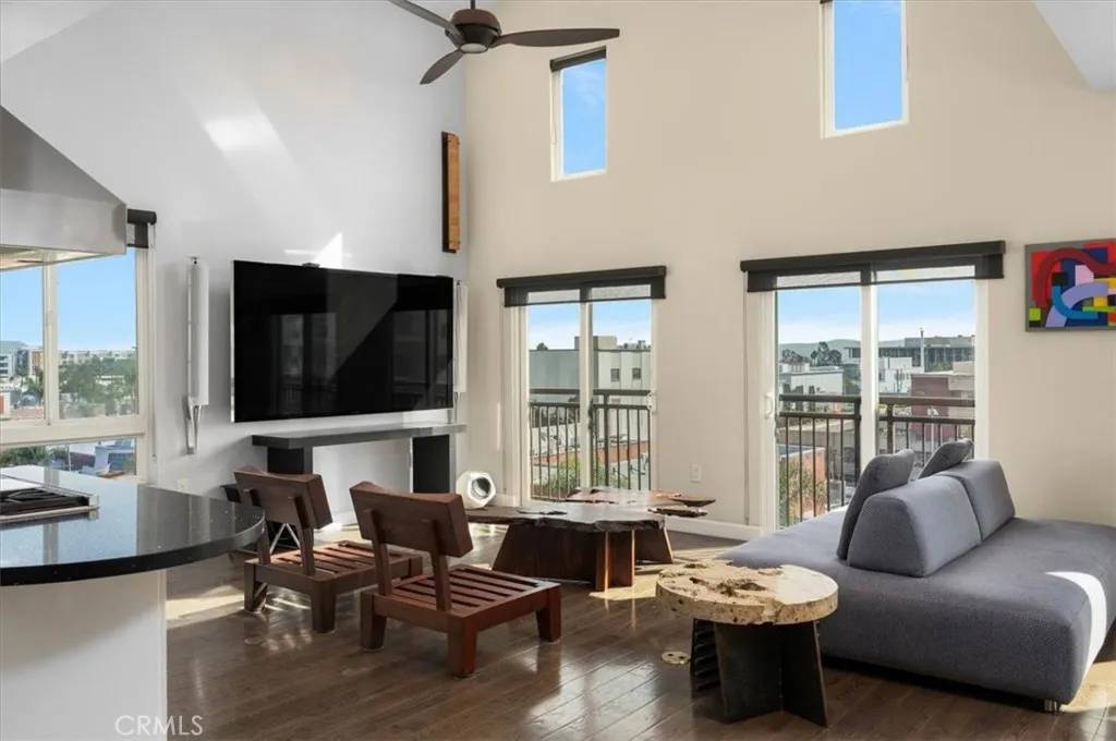 Alhambra, CA 91801,28 N 3RD Street