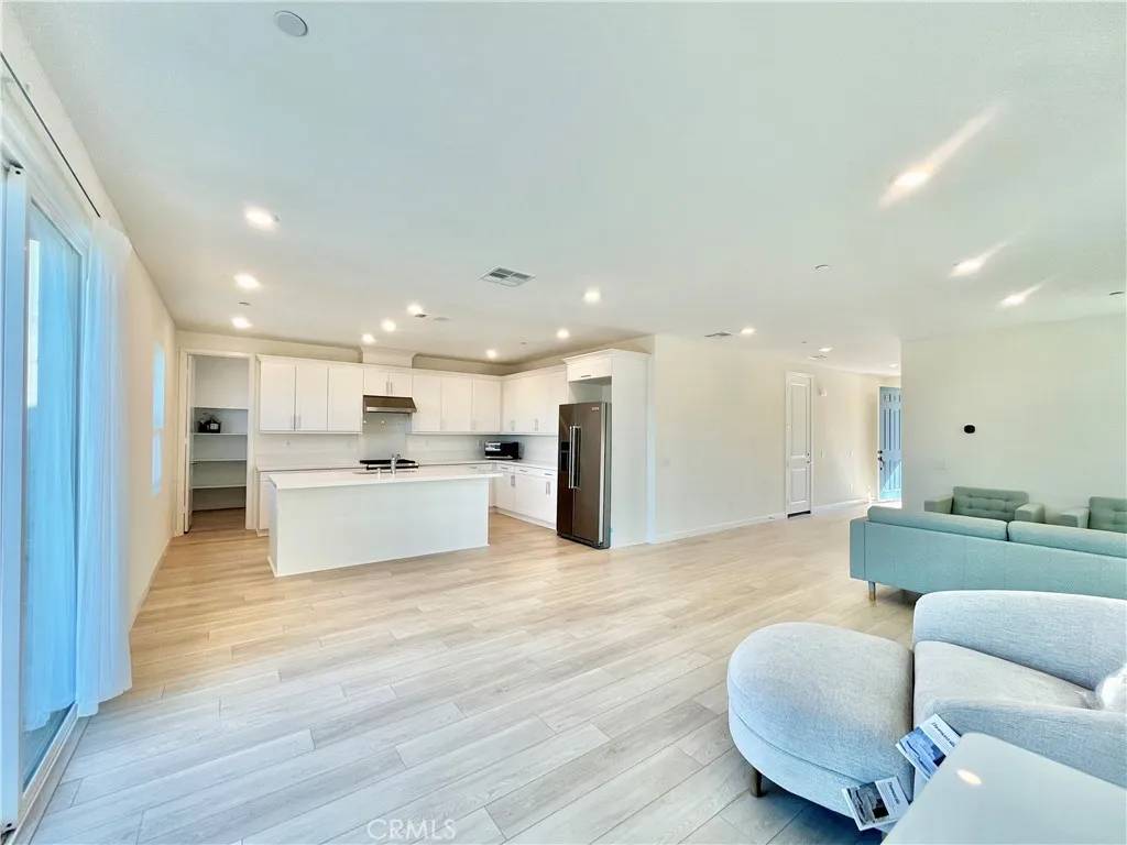 Valencia, CA 91381,27816 Marquee Drive