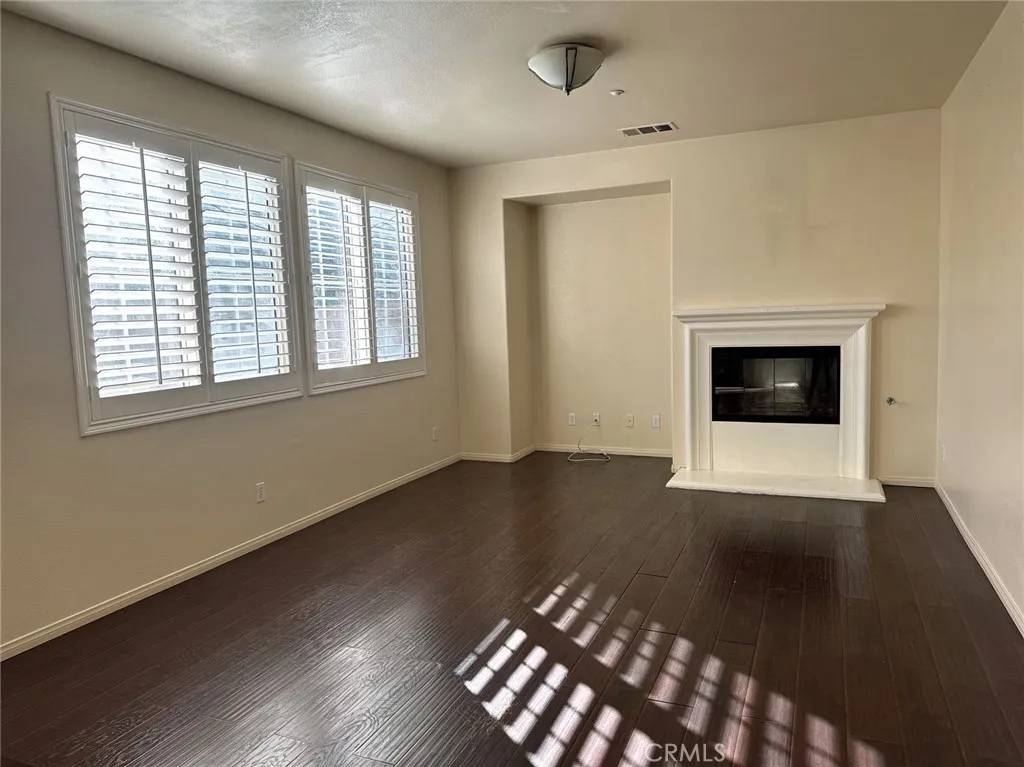 Fontana, CA 92336,15341 Palm Leaf