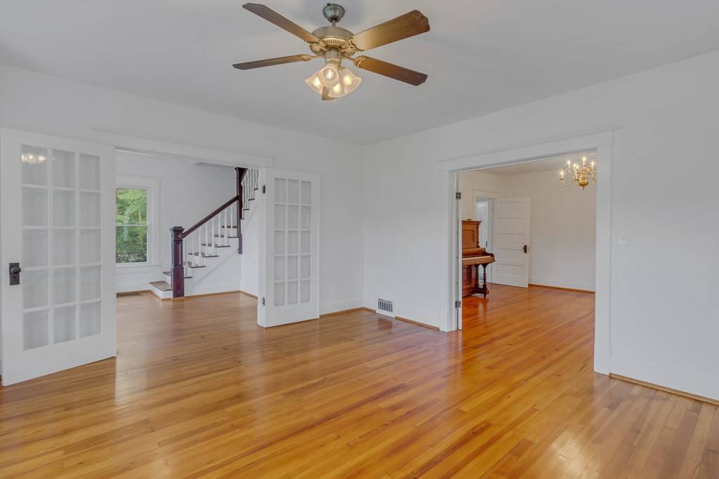 Kilmarnock, VA 22482,945 Waverly Avenue